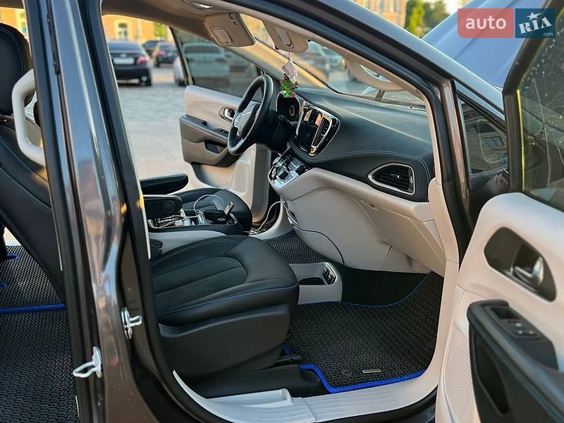 Мінівен Chrysler Pacifica 2021 в Харкові