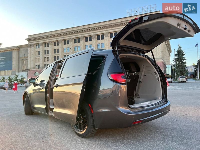 Минивэн Chrysler Pacifica 2021 в Харькове