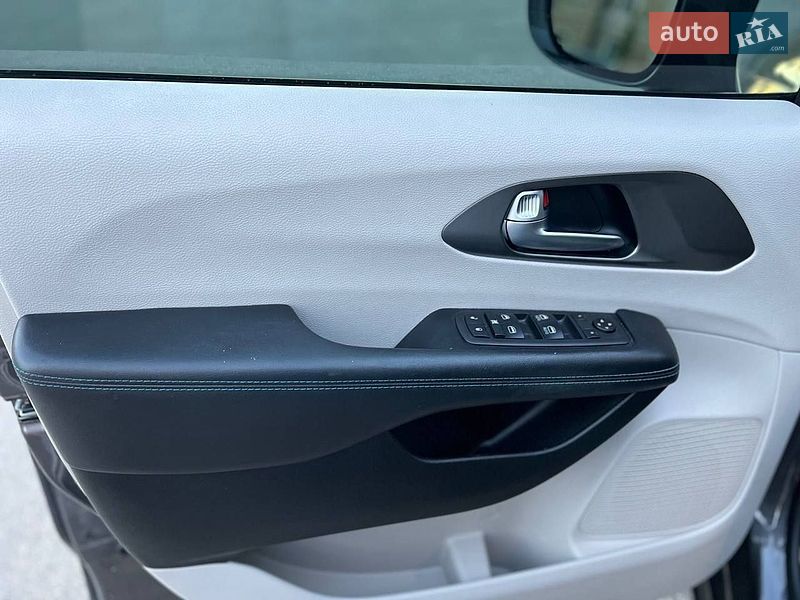 Минивэн Chrysler Pacifica 2021 в Харькове