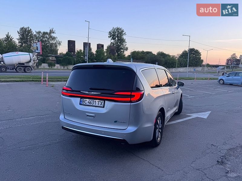 Мінівен Chrysler Pacifica 2022 в Львові