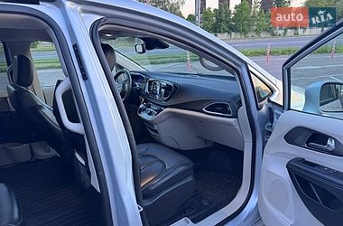 Мінівен Chrysler Pacifica 2022 в Львові
