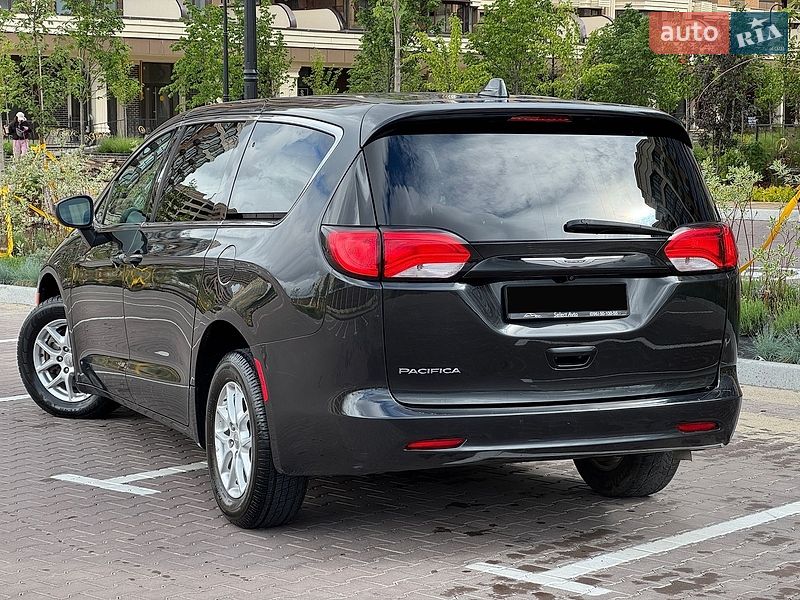 Мінівен Chrysler Pacifica 2016 в Києві