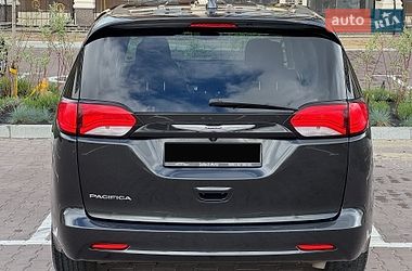 Мінівен Chrysler Pacifica 2016 в Києві