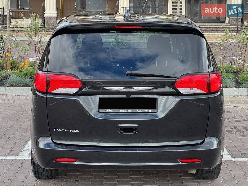 Мінівен Chrysler Pacifica 2016 в Києві