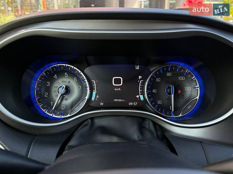 Мінівен Chrysler Pacifica 2021 в Києві