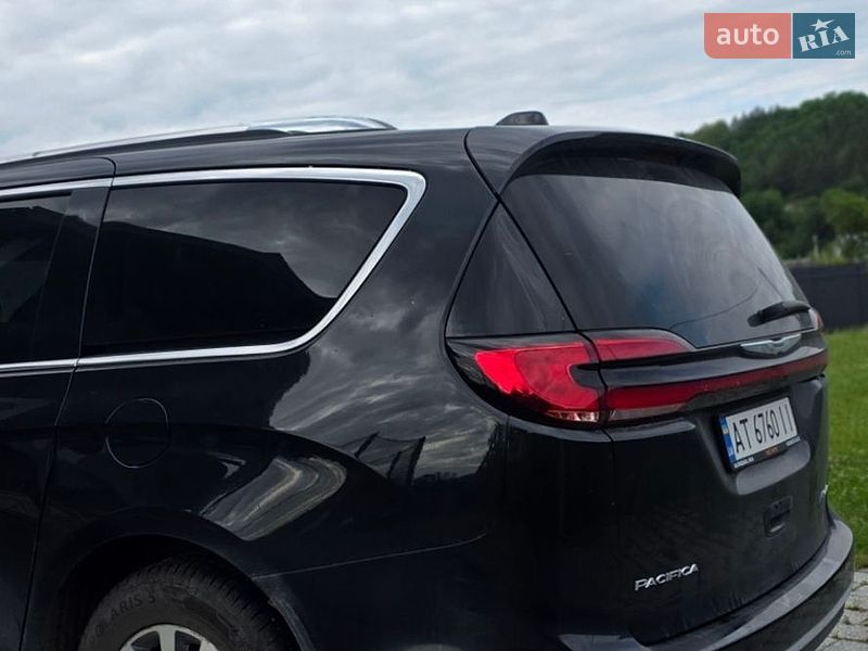Минивэн Chrysler Pacifica 2021 в Ивано-Франковске