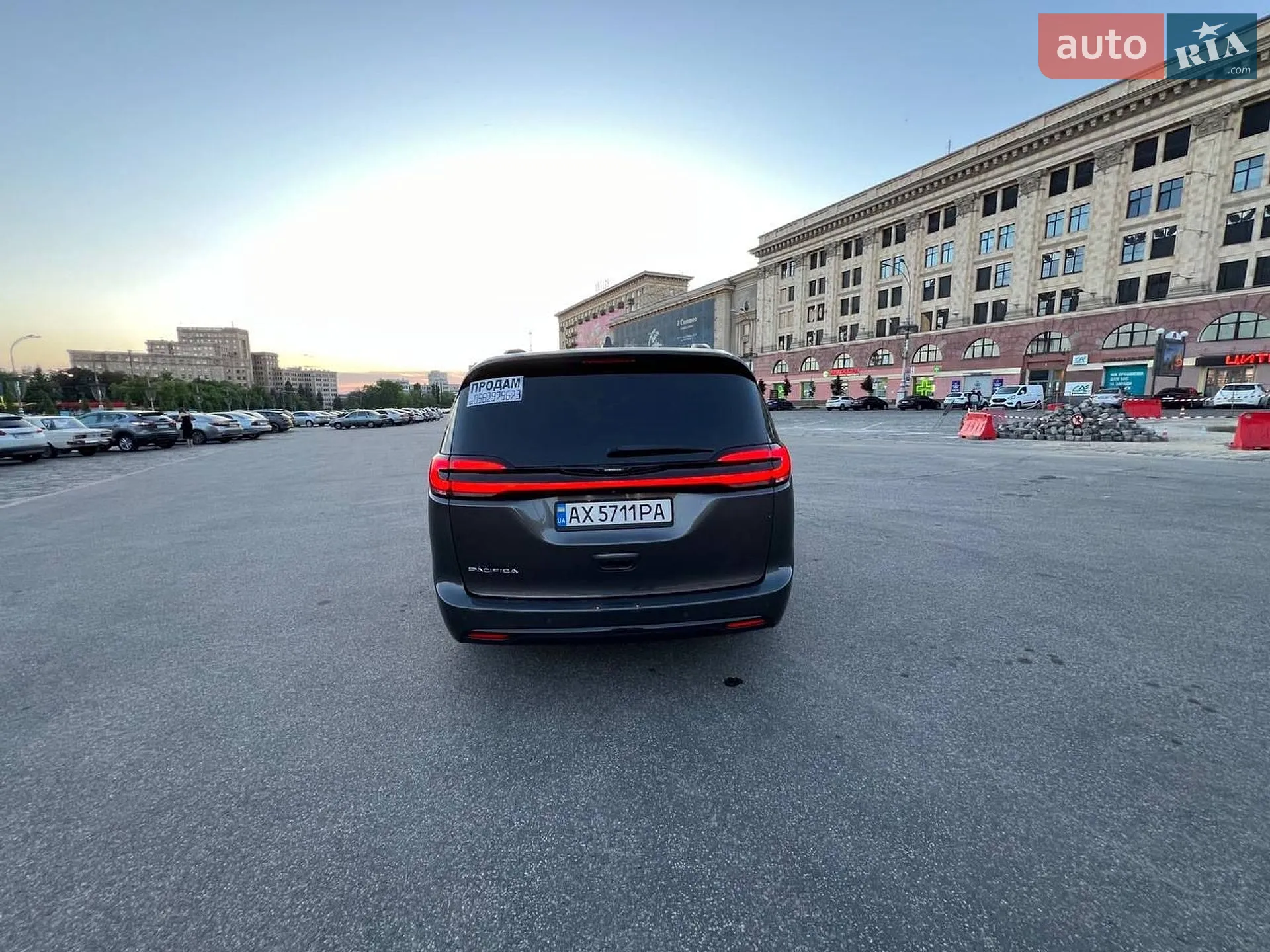 2021 Chrysler Pacifica - мініатюра 2