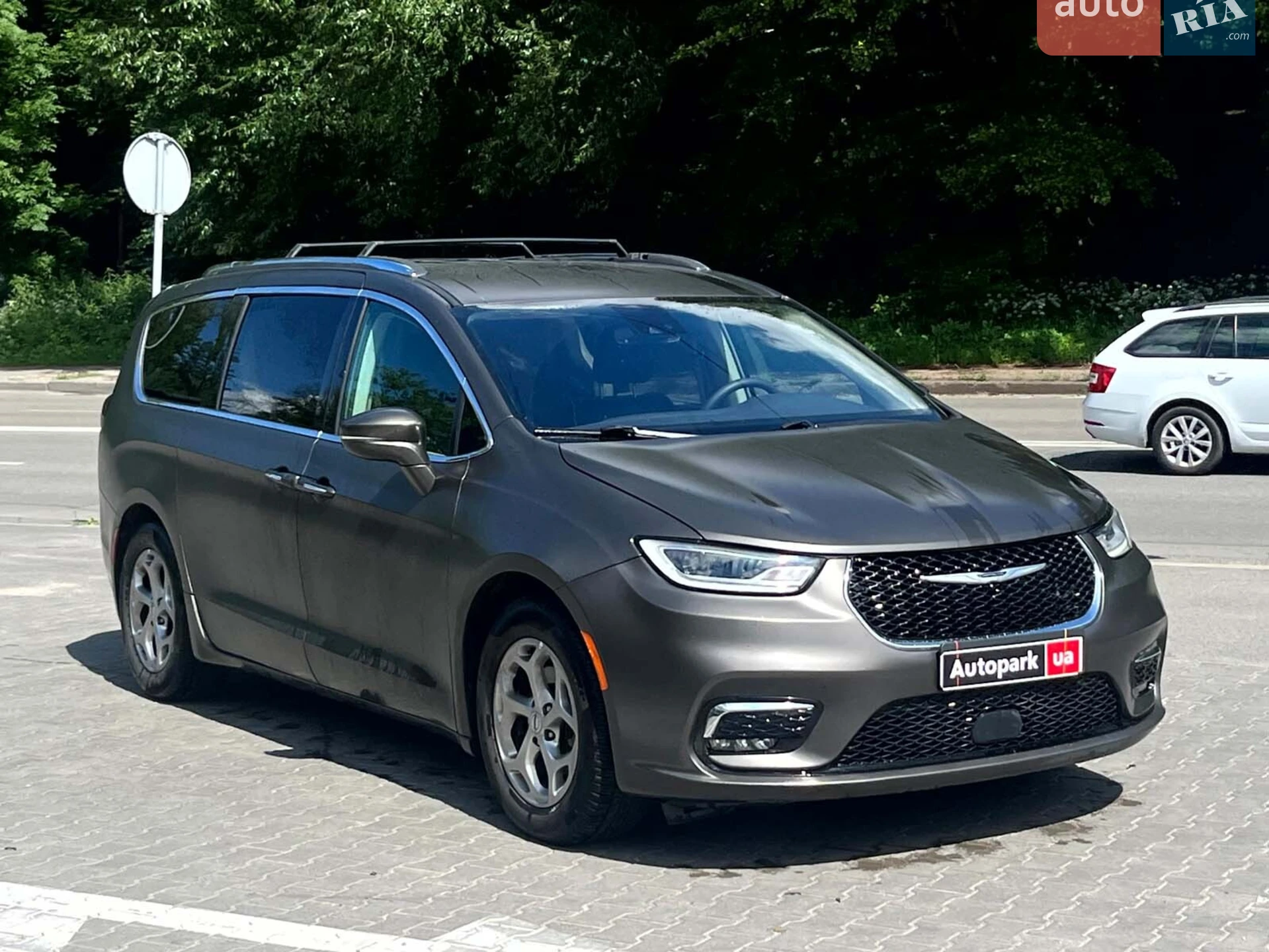 2021 Chrysler Pacifica - мініатюра 3