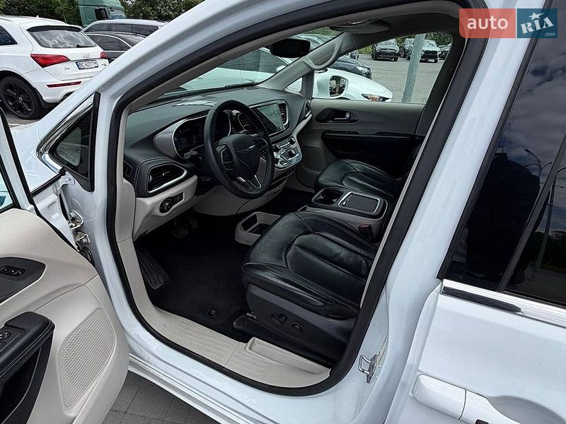 Минивэн Chrysler Pacifica 2022 в Львове