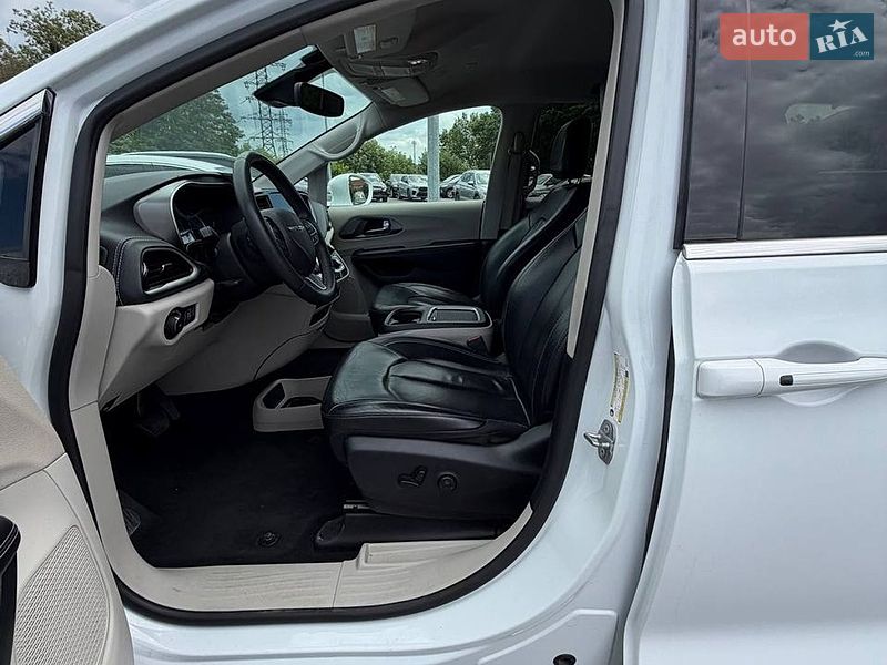 Минивэн Chrysler Pacifica 2022 в Львове