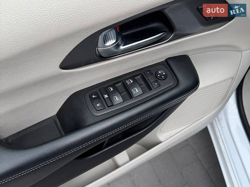 Минивэн Chrysler Pacifica 2022 в Львове