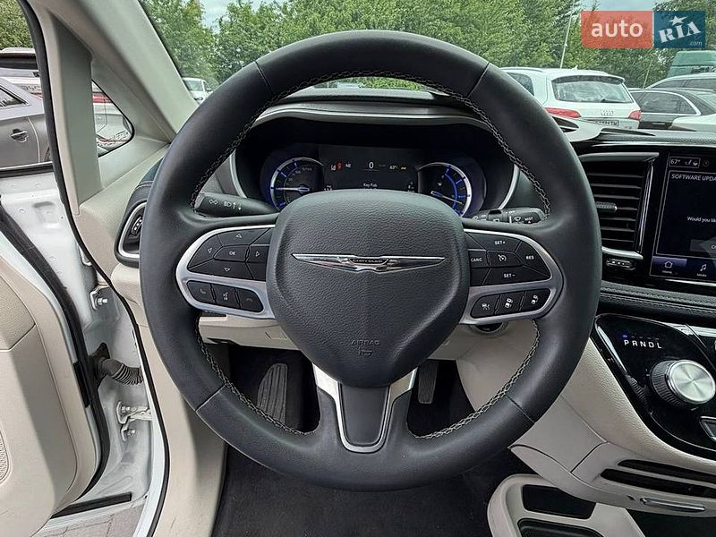 Минивэн Chrysler Pacifica 2022 в Львове