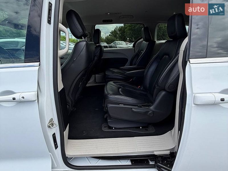 Минивэн Chrysler Pacifica 2022 в Львове