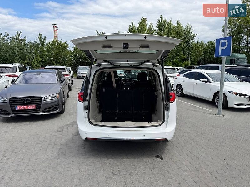 Минивэн Chrysler Pacifica 2022 в Львове