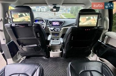Минивэн Chrysler Pacifica 2018 в Ужгороде