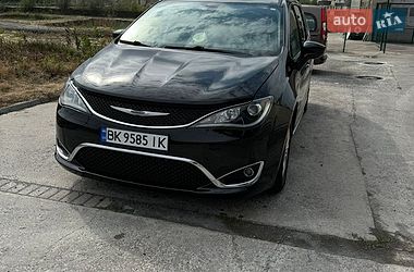 Универсал Chrysler Pacifica 2019 в Ровно