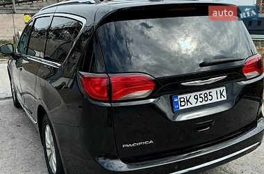 Универсал Chrysler Pacifica 2019 в Ровно