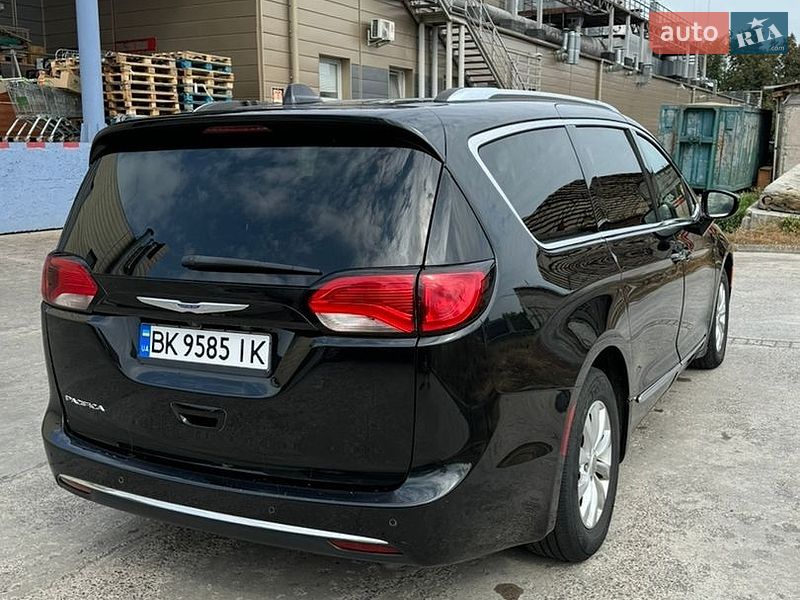 Универсал Chrysler Pacifica 2019 в Ровно