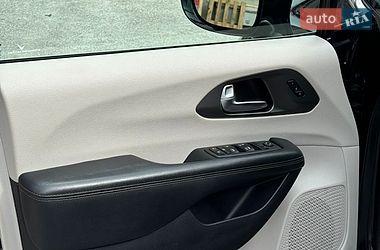 Универсал Chrysler Pacifica 2019 в Ровно