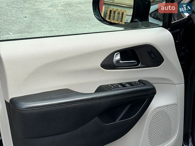 Универсал Chrysler Pacifica 2019 в Ровно
