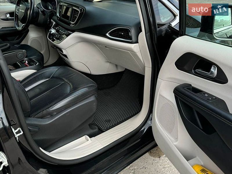 Универсал Chrysler Pacifica 2019 в Ровно