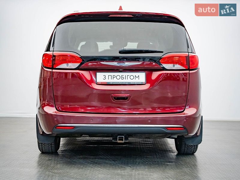 Мінівен Chrysler Pacifica 2018 в Києві