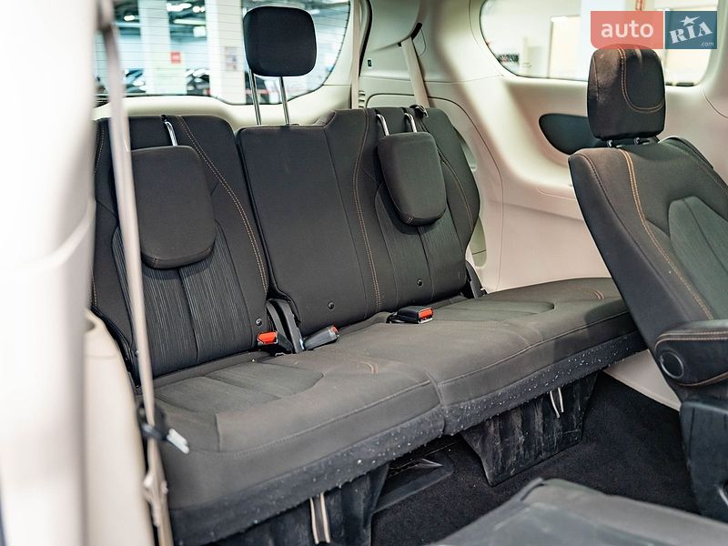 Мінівен Chrysler Pacifica 2018 в Києві