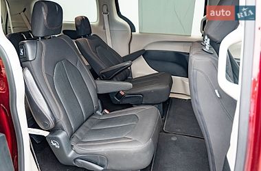 Мінівен Chrysler Pacifica 2018 в Києві