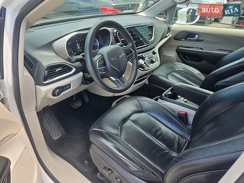 Мінівен Chrysler Pacifica 2022 в Львові