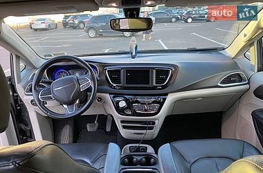Мінівен Chrysler Pacifica 2019 в Одесі