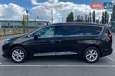 Мінівен Chrysler Pacifica 2018 в Києві