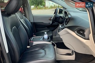 Мінівен Chrysler Pacifica 2018 в Києві