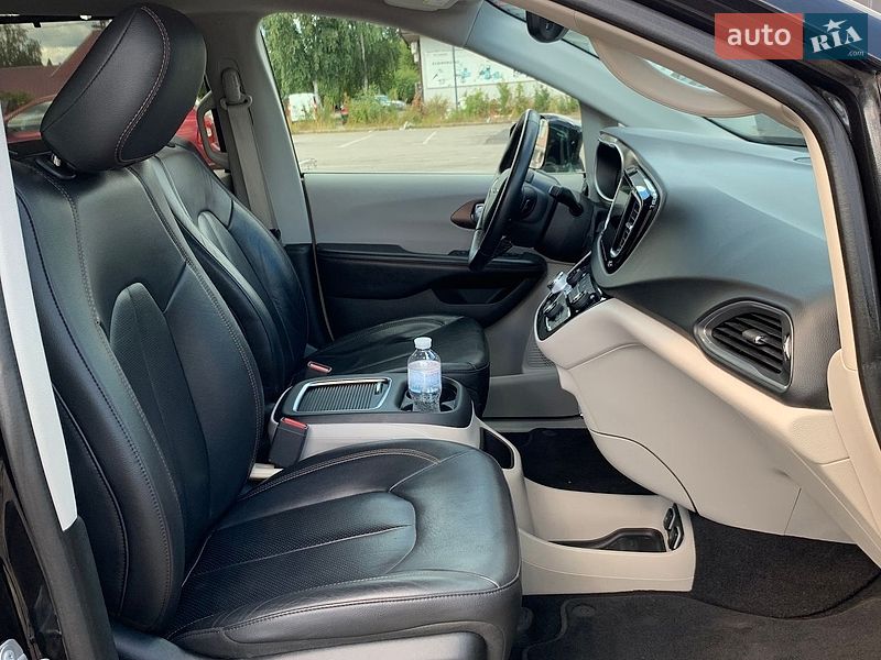 Мінівен Chrysler Pacifica 2018 в Києві