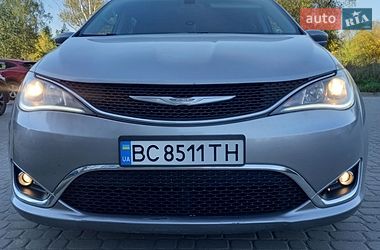 Универсал Chrysler Pacifica 2017 в Львове