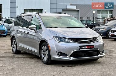 Мінівен Chrysler Pacifica 2017 в Києві