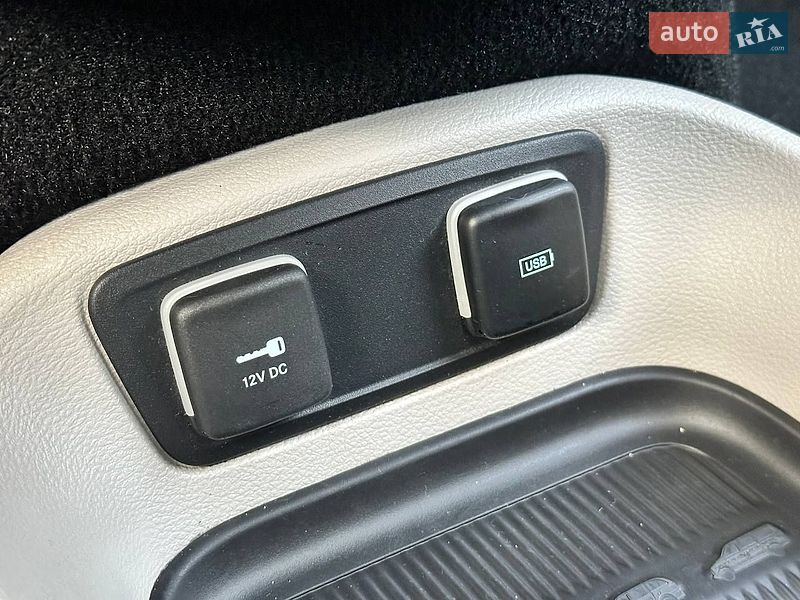 Мінівен Chrysler Pacifica 2017 в Києві