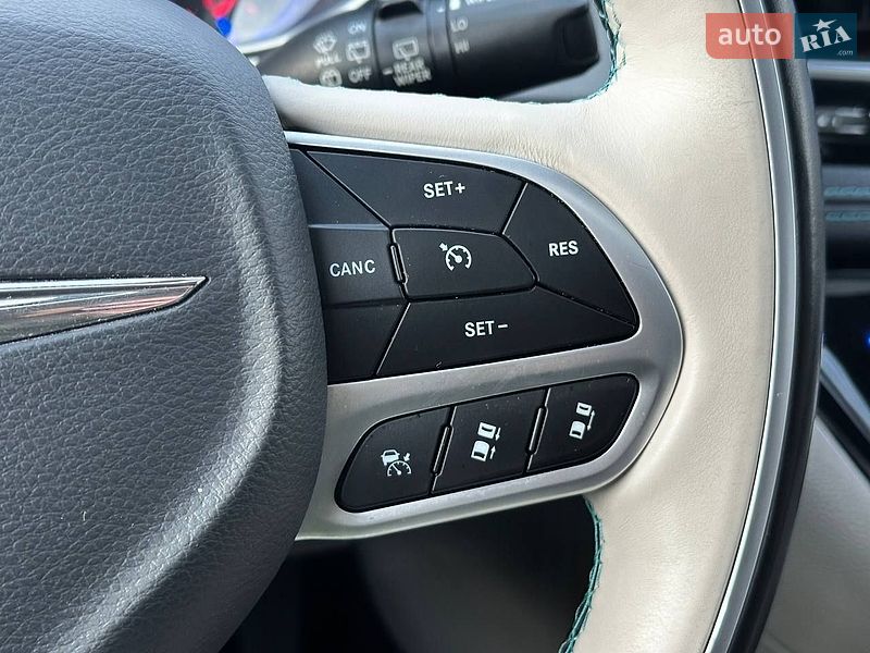Мінівен Chrysler Pacifica 2017 в Києві