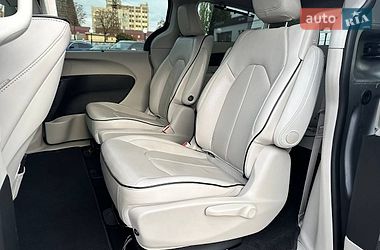 Мінівен Chrysler Pacifica 2017 в Києві
