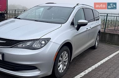 Мінівен Chrysler Pacifica 2016 в Києві