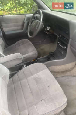 Седан Chrysler Saratoga 1990 в 