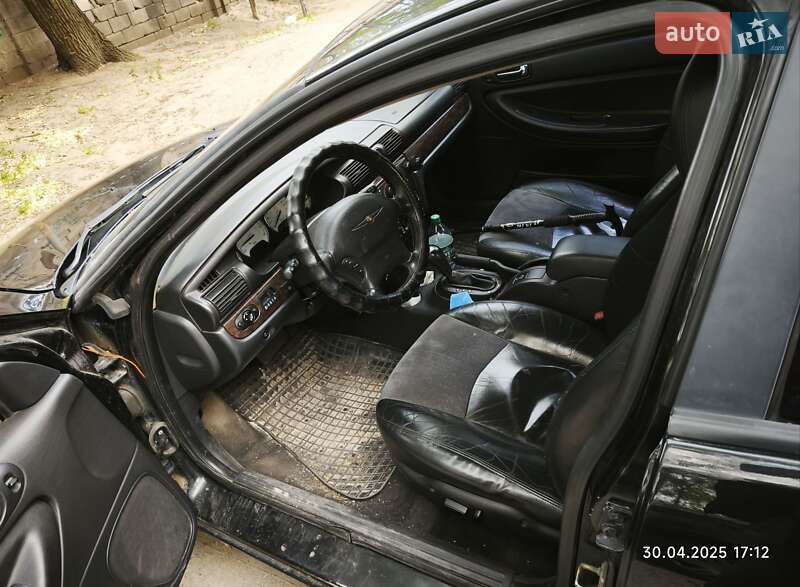 Седан Chrysler Sebring 2004 в Днепре