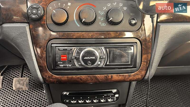 Седан Chrysler Sebring 2004 в Вышгороде