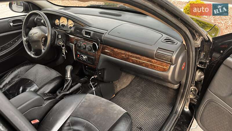 Седан Chrysler Sebring 2004 в Вышгороде