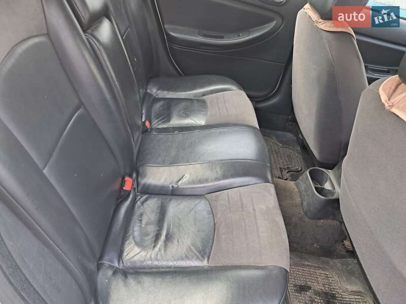 Седан Chrysler Sebring 2004 в Киеве