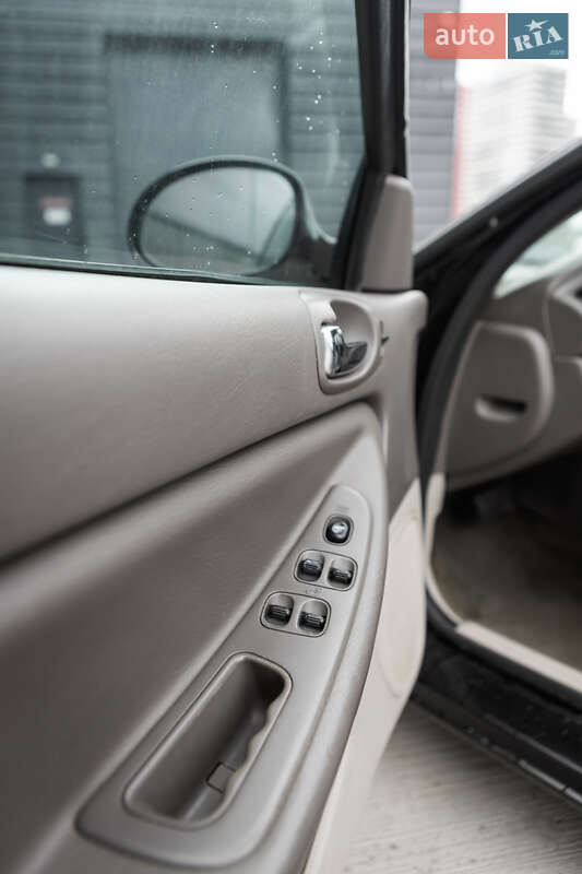 Седан Chrysler Sebring 2006 в Києві