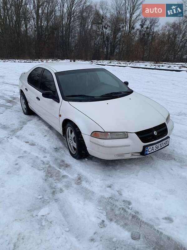Седан Chrysler Stratus 1996 в Каневе