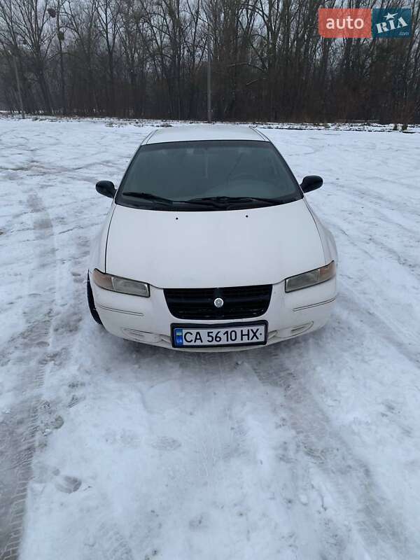 Седан Chrysler Stratus 1996 в Каневе