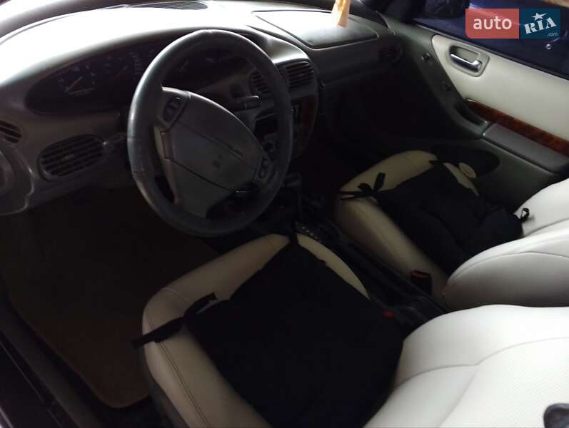 Седан Chrysler Stratus 1995 в Болграді