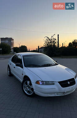 Седан Chrysler Stratus 1996 в Каневе