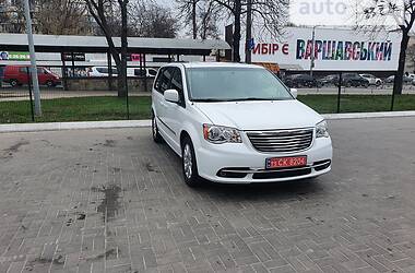 Минивэн Chrysler Town & Country 2016 в Киеве